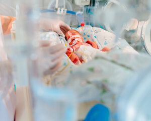 Unidad de cuidados intensivos neonatales en el hospital